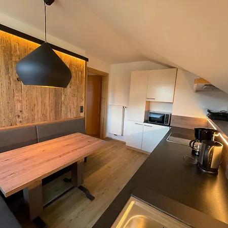 Tantalus Apartment